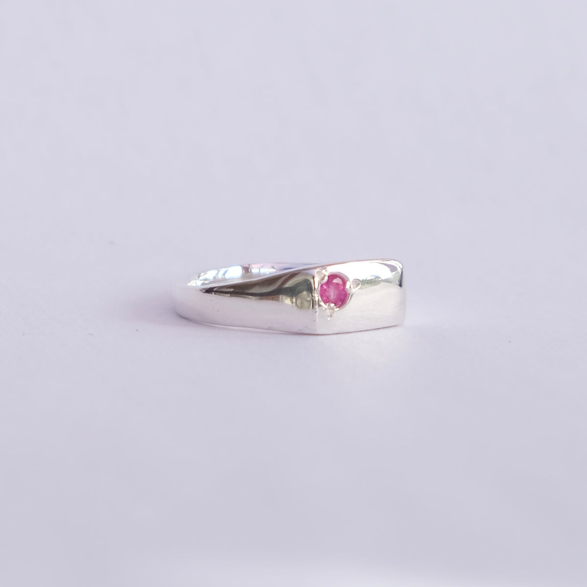 Lume Signet Ruby